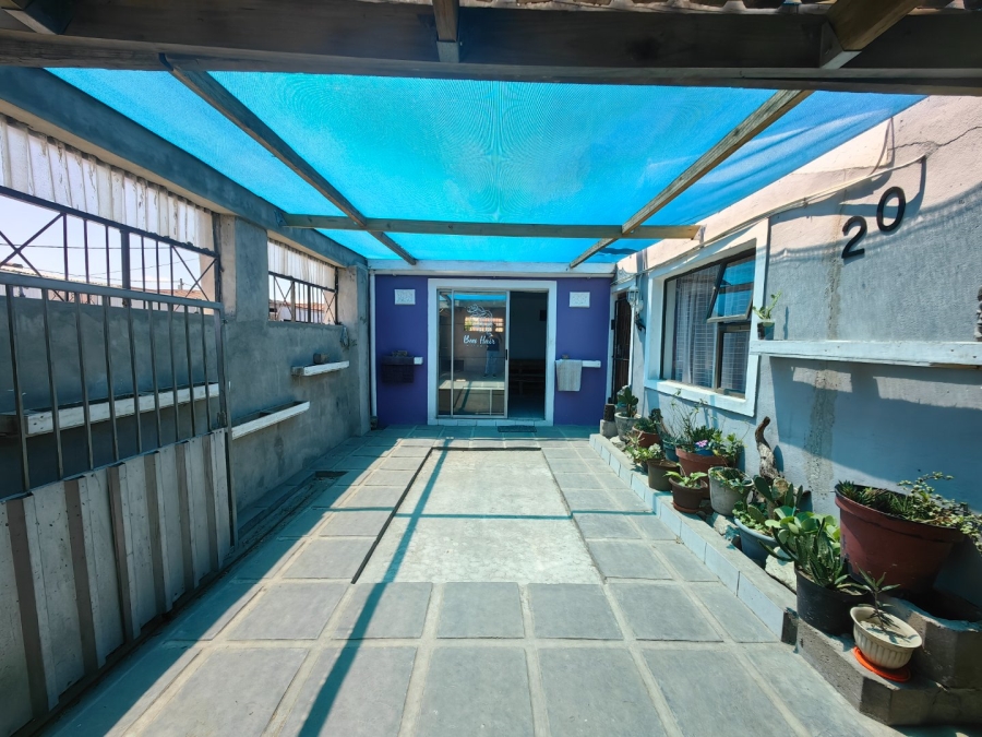 6 Bedroom Property for Sale in Roosendal Western Cape